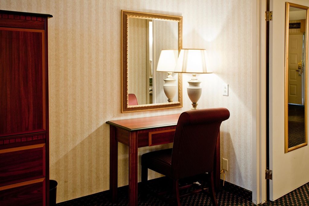 Embassy Suites By Hilton Detroit - Livonia/Novi Værelse billede